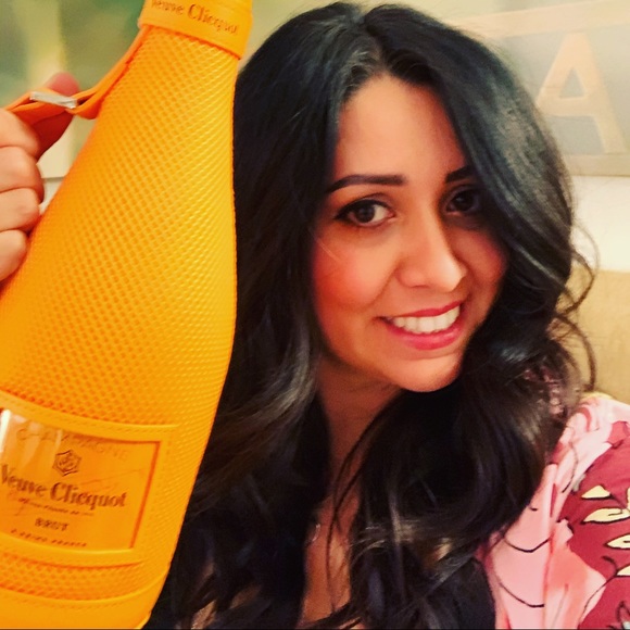 Meet your Posher, Desiree - Picture 1 of 1